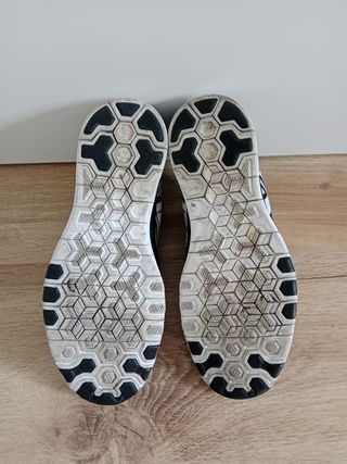 Nike free 5.0 talla 40,5 estampado blanco y negro 