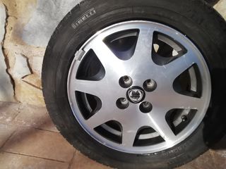 Llanta 15\" lancia thema. 
