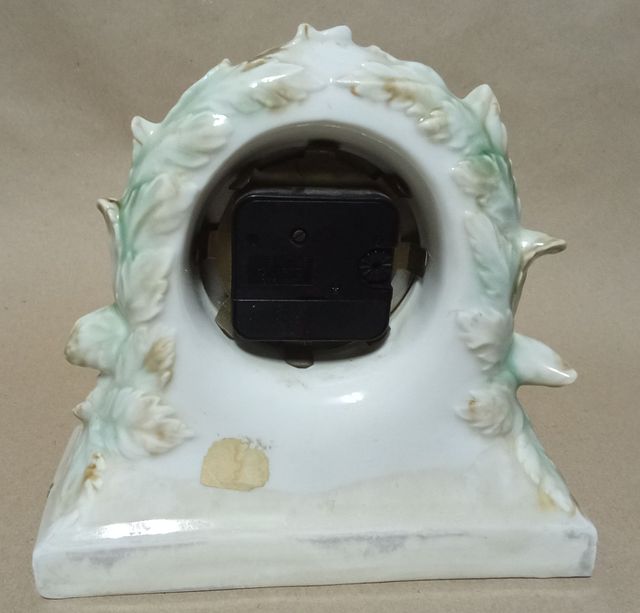 Reloj de porcelana.