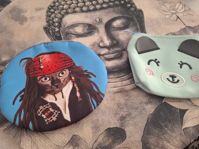 Monedero gato pirata estilo Johnny Depp y perro