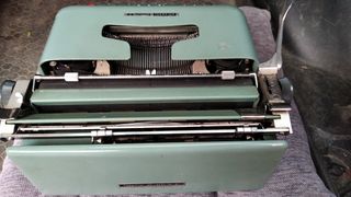 MAQUINA DE ESCRIBIR OLIVETTI STUDIO 44