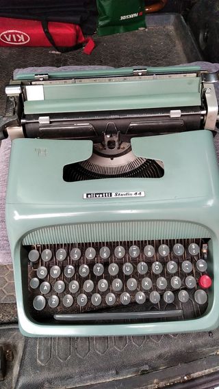 MAQUINA DE ESCRIBIR OLIVETTI STUDIO 44