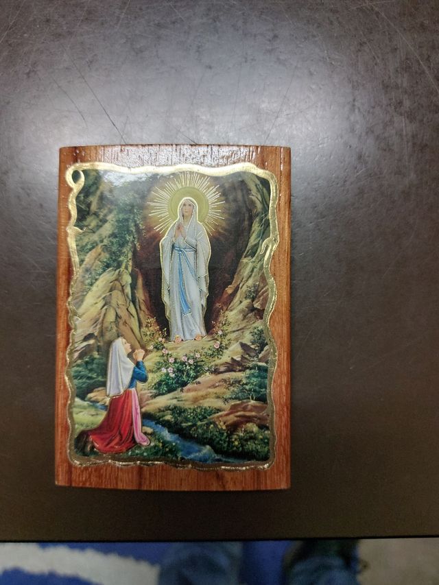 Nostra Signora di Lourdes, Madonna