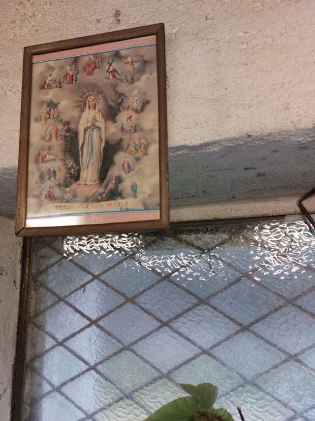 Nostra Signora di Lourdes, Madonna