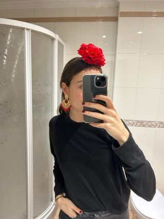 Clavel/Flor roja sevillana para traje de flamenca