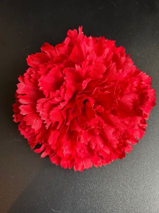 Clavel/Flor roja sevillana para traje de flamenca