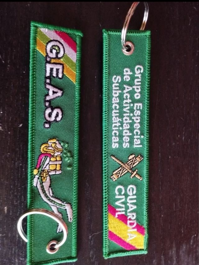 LLAVEROS SUBACUÁTICOS BORDADOS