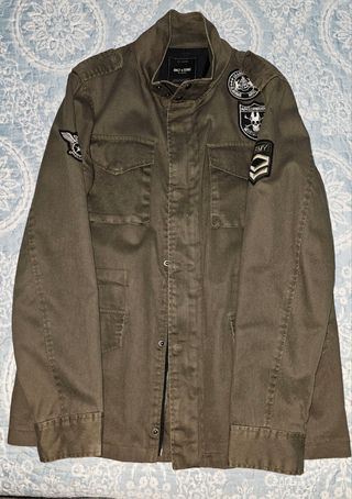 Chaqueta Army con parches Only Sons.