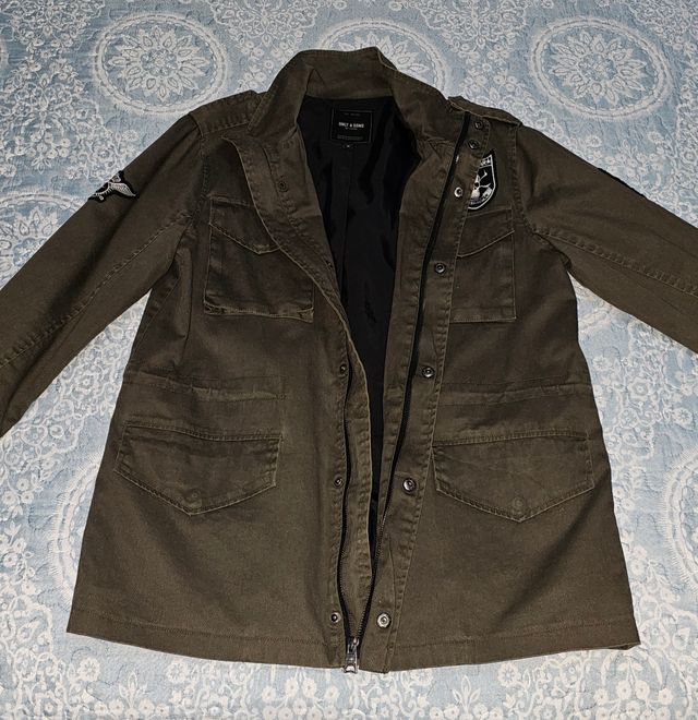 Chaqueta Army con parches Only Sons.