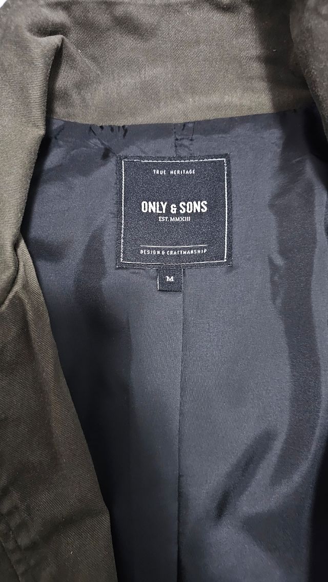 Chaqueta Army con parches Only Sons.