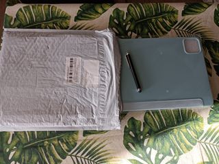 FUNDA TABLET 12.4"