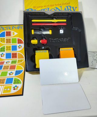 Pictionary. Juego de mesa.