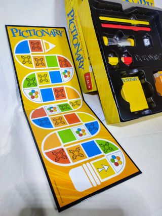 Pictionary. Juego de mesa.