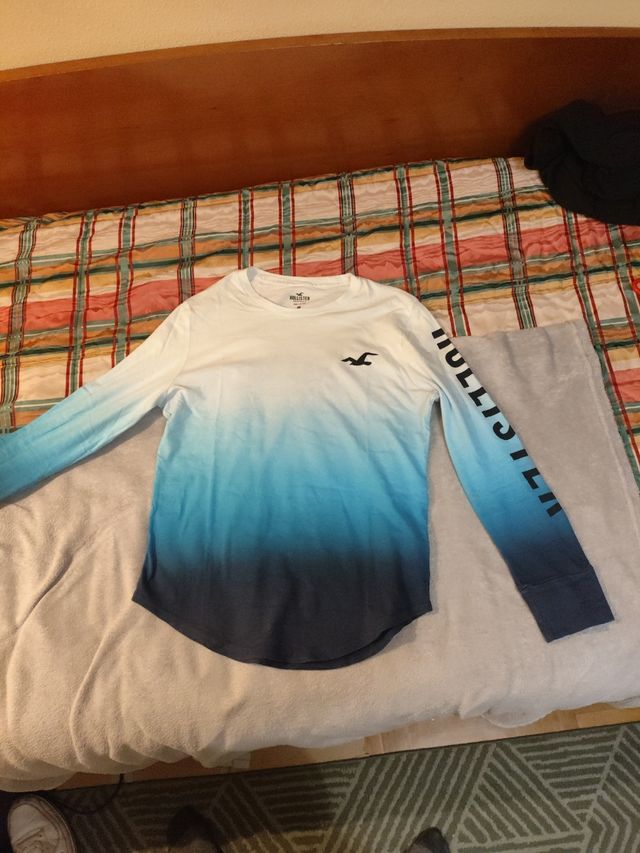 Camiseta Hollister.
