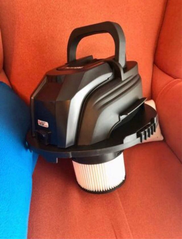 Aspiratore ricaricabile a secco e umido