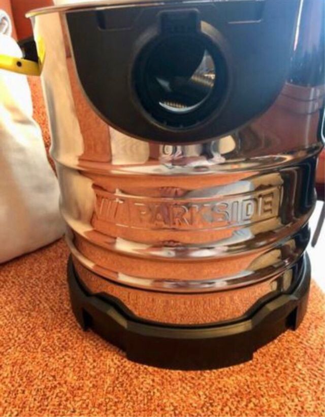 Aspiratore ricaricabile a secco e umido