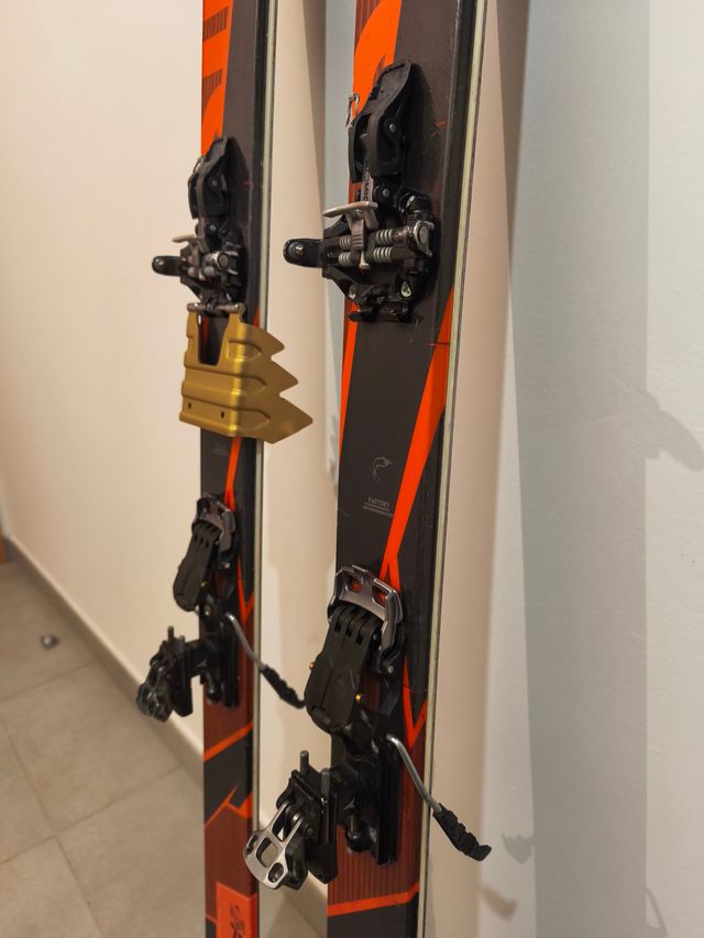 Equipo esquí  travesía Atomic Backland 78 UL