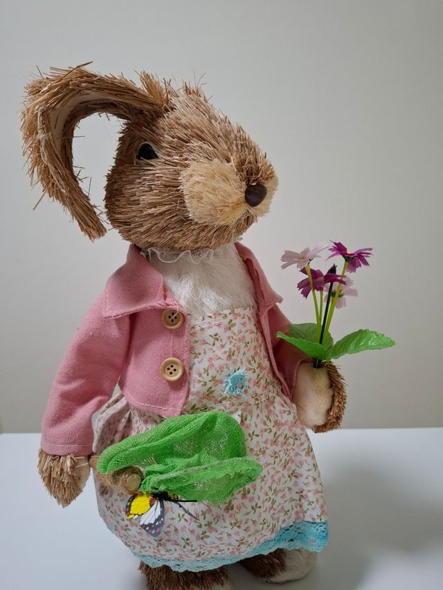 Figura decorativa de paja "coneja"