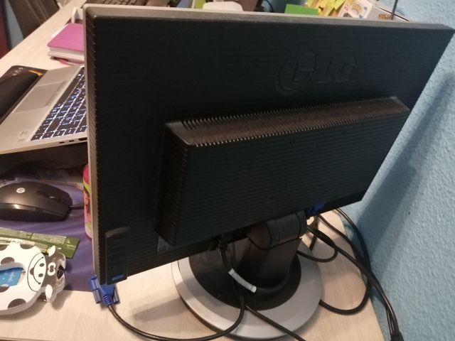 Pantalla y ordenador 