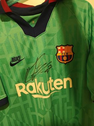 Camiseta del fcb firmada por lamine yama