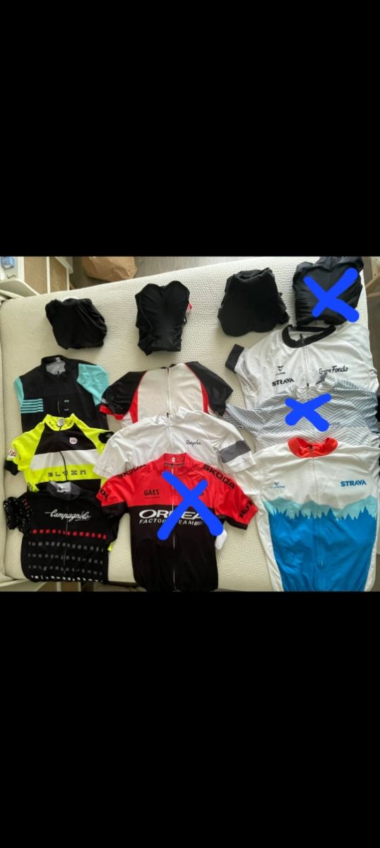 Se venden 10 maillot y 5 coullotte