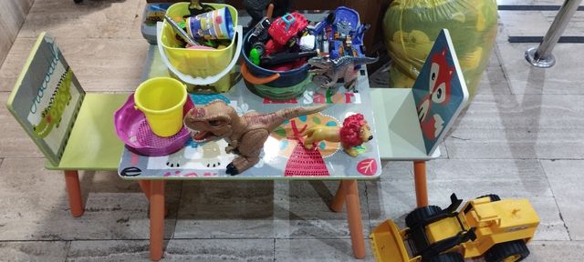 Mesa escritorio para niños lote de dinos