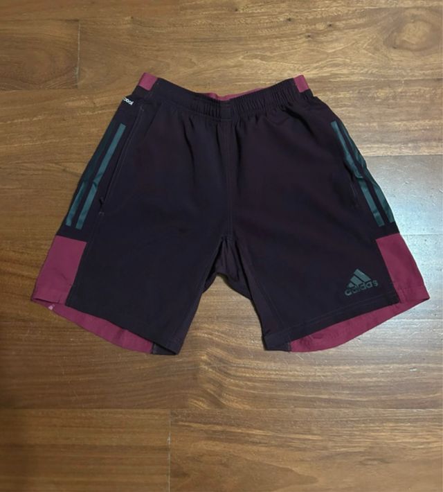 Pantalon deporte. Adidas