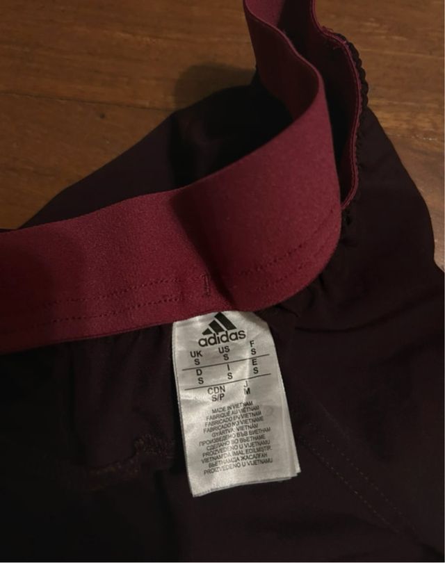 Pantalon deporte. Adidas