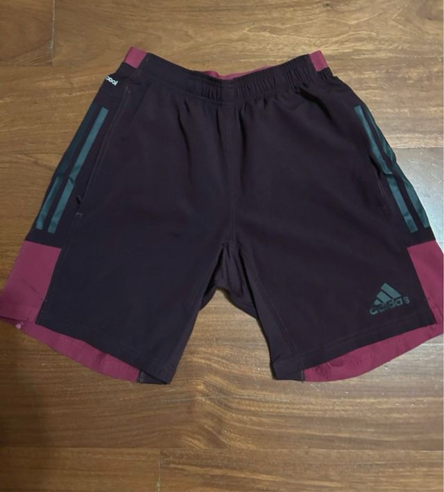 Pantalon deporte. Adidas