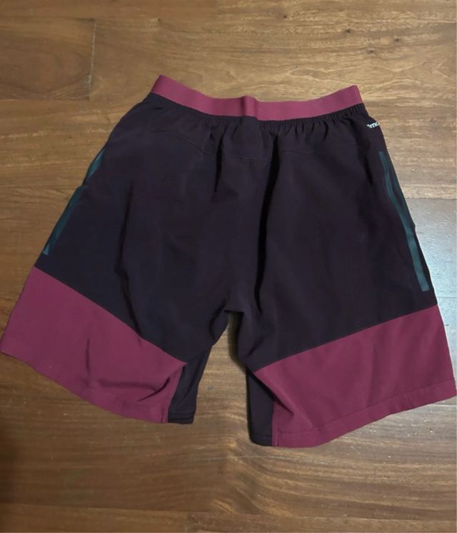 Pantalon deporte. Adidas