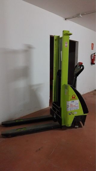 Apiladora electrica 