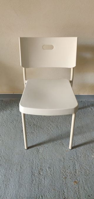 sillas plástico blancas