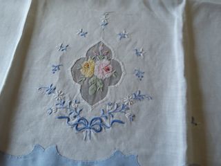 Asciugamano in lino ricamato a mano