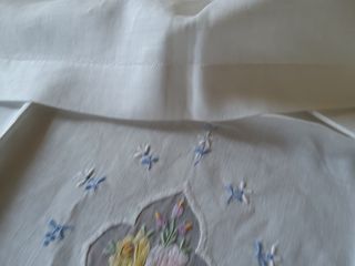 Asciugamano in lino ricamato a mano