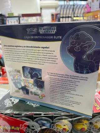 Caja de entrenador Pokémon shruoded fable INGLES