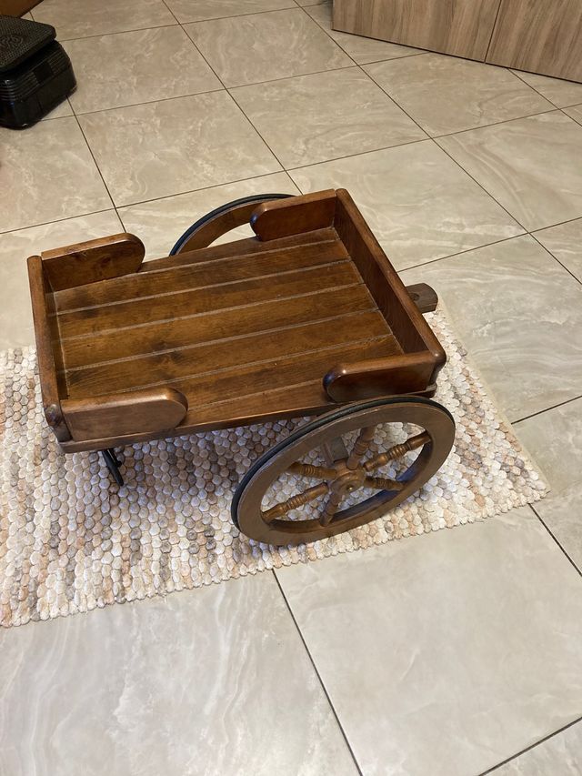 Carretto porta fiori in legno