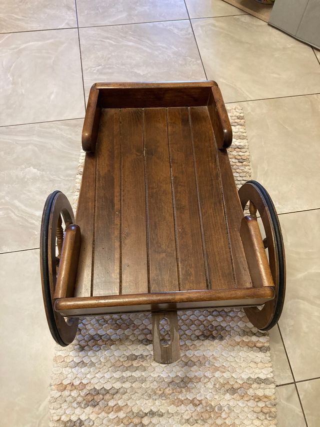 Carretto porta fiori in legno