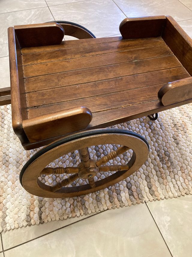 Carretto porta fiori in legno