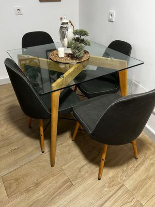 Mesa y sillas