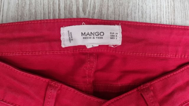 Pantalon rojo  de Mango