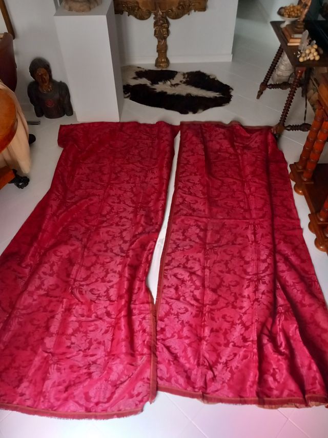 Antiguas cortinas de damasco rojo XIX