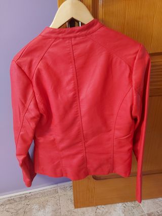 CAZADORA ROJA