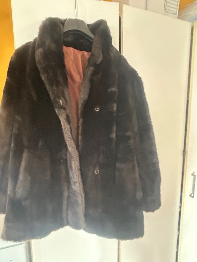Abrigo de piel de zorro.  o de oso.Aurentico