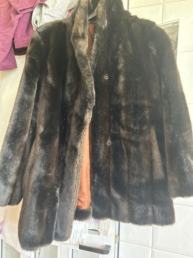 Abrigo de piel de zorro.  o de oso.Aurentico