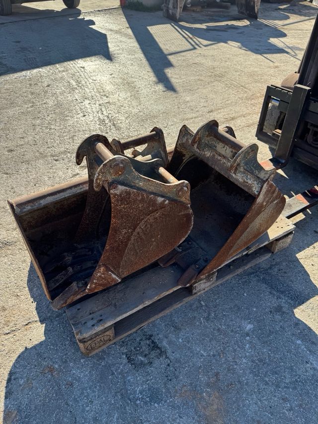 Lote de Cazos y martillo de wacker Neuson