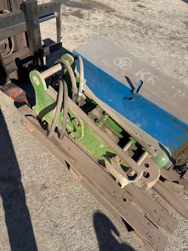 Lote de Cazos y martillo de wacker Neuson