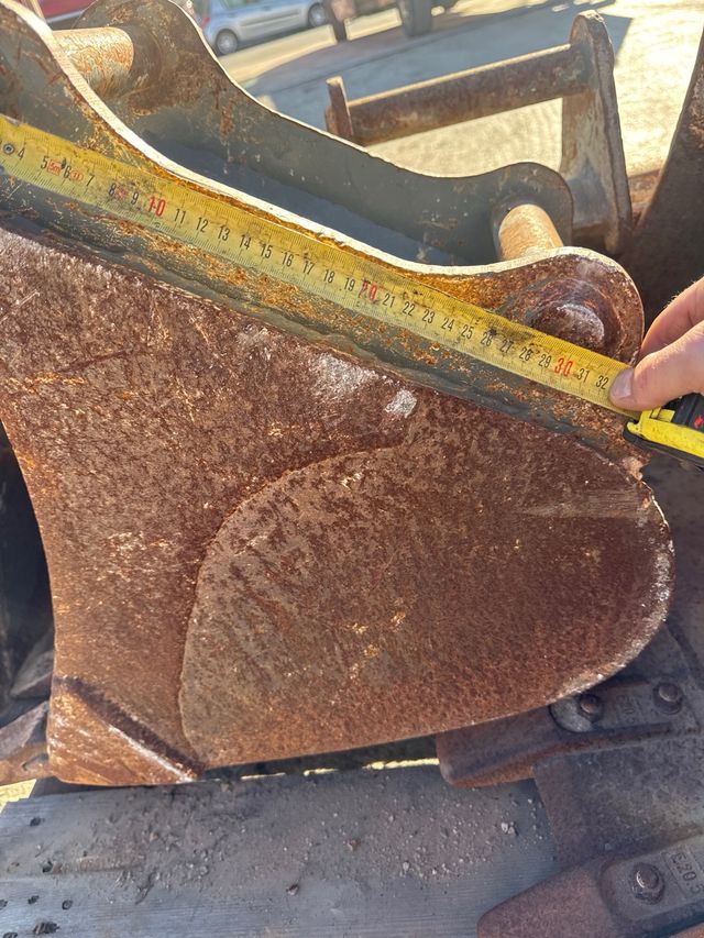 Lote de Cazos y martillo de wacker Neuson