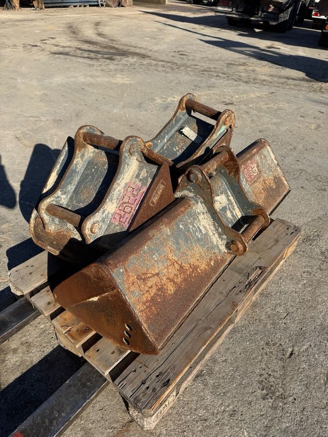 Lote de Cazos y martillo de wacker Neuson