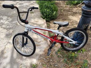 VENDO BICI REDLINE R6 BMX

RACE-PUMTRACK