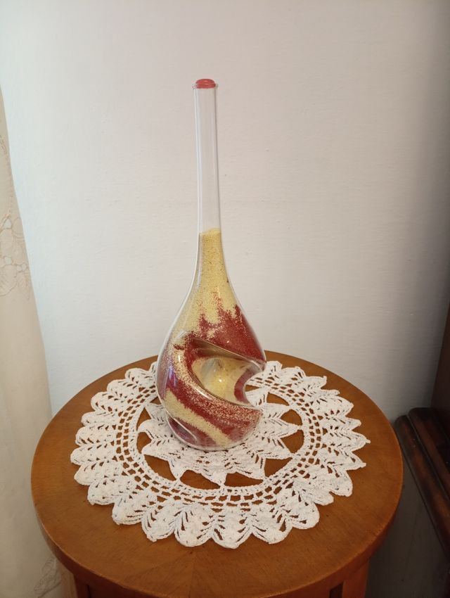 Bottiglia in vetro molto lavorata
